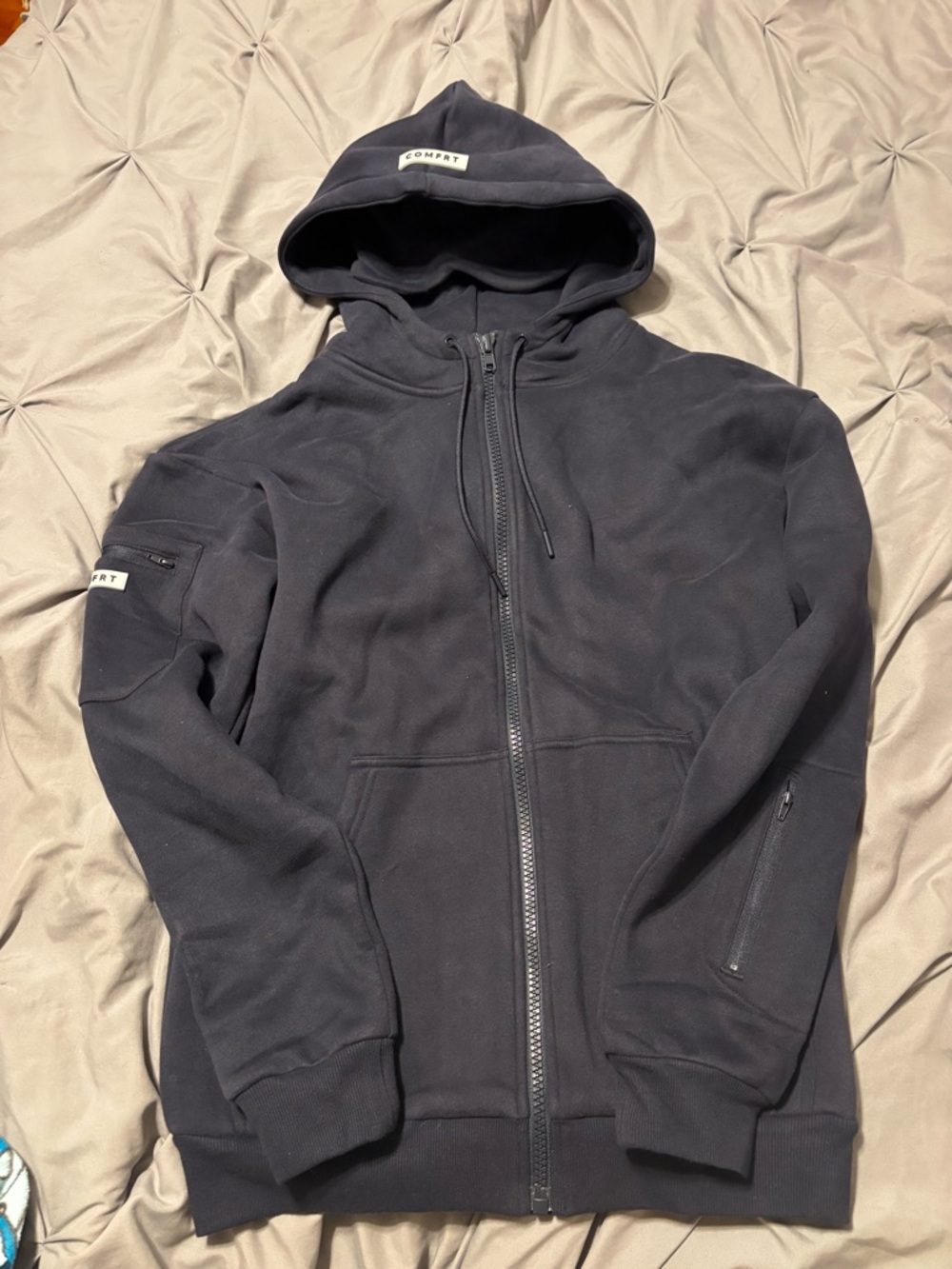 Comfrt zip up airplane travel mode